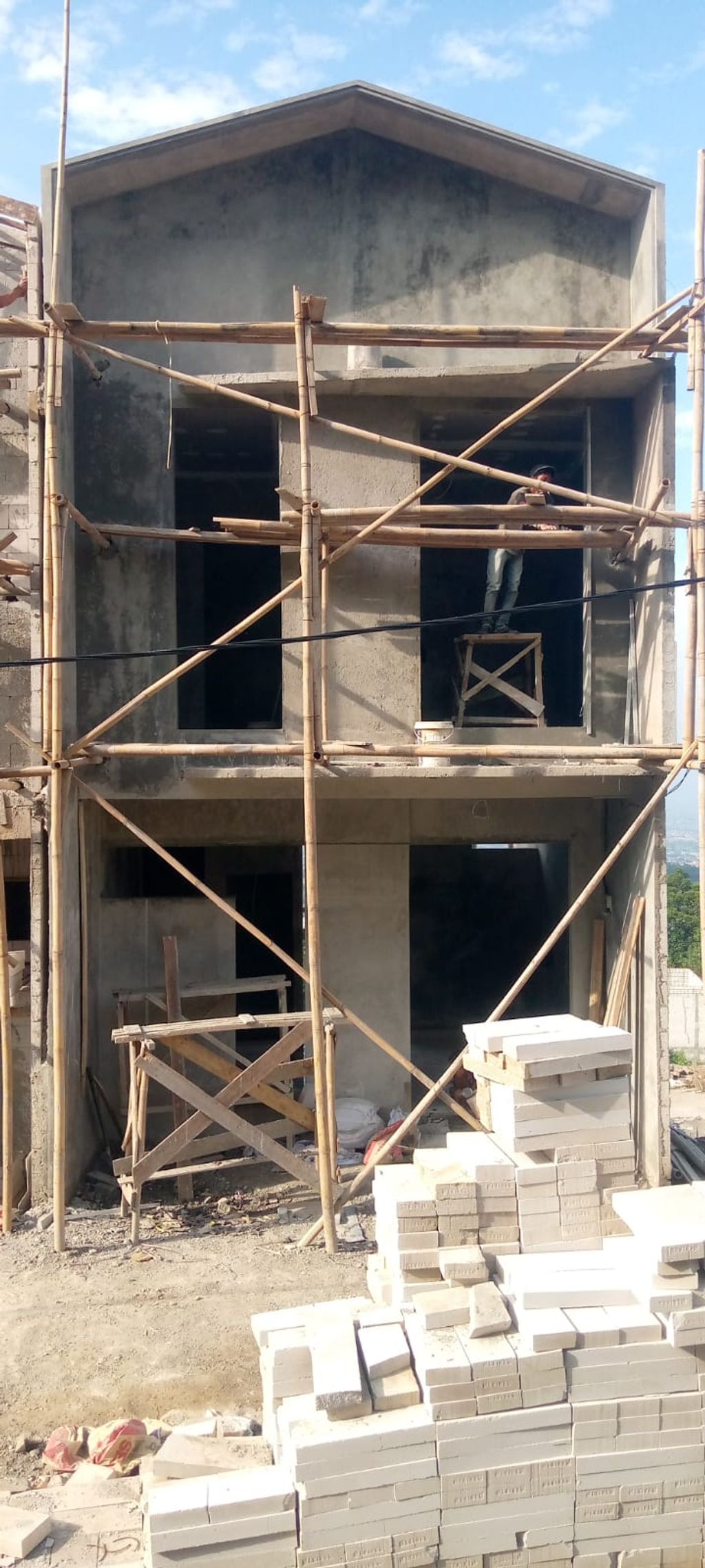 foto tampak rumah tipe 38 Cozy Level Minimalis 2KT (460) perumahan G-Land Harmony Hills