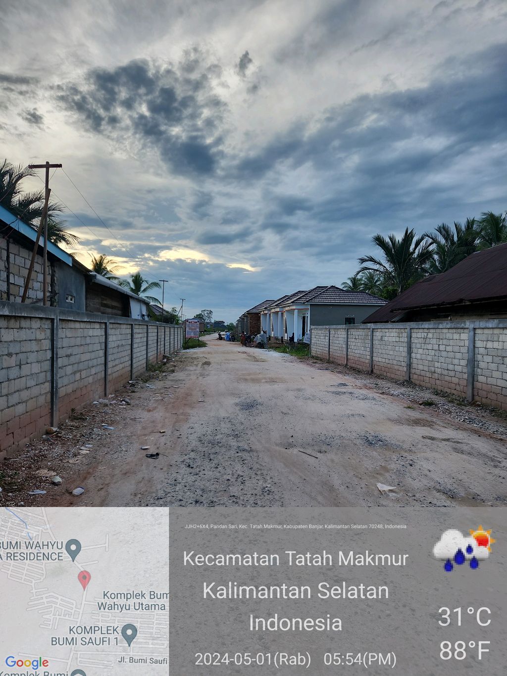 foto gerbang perumahan BUMI WAHYU UTAMA 15