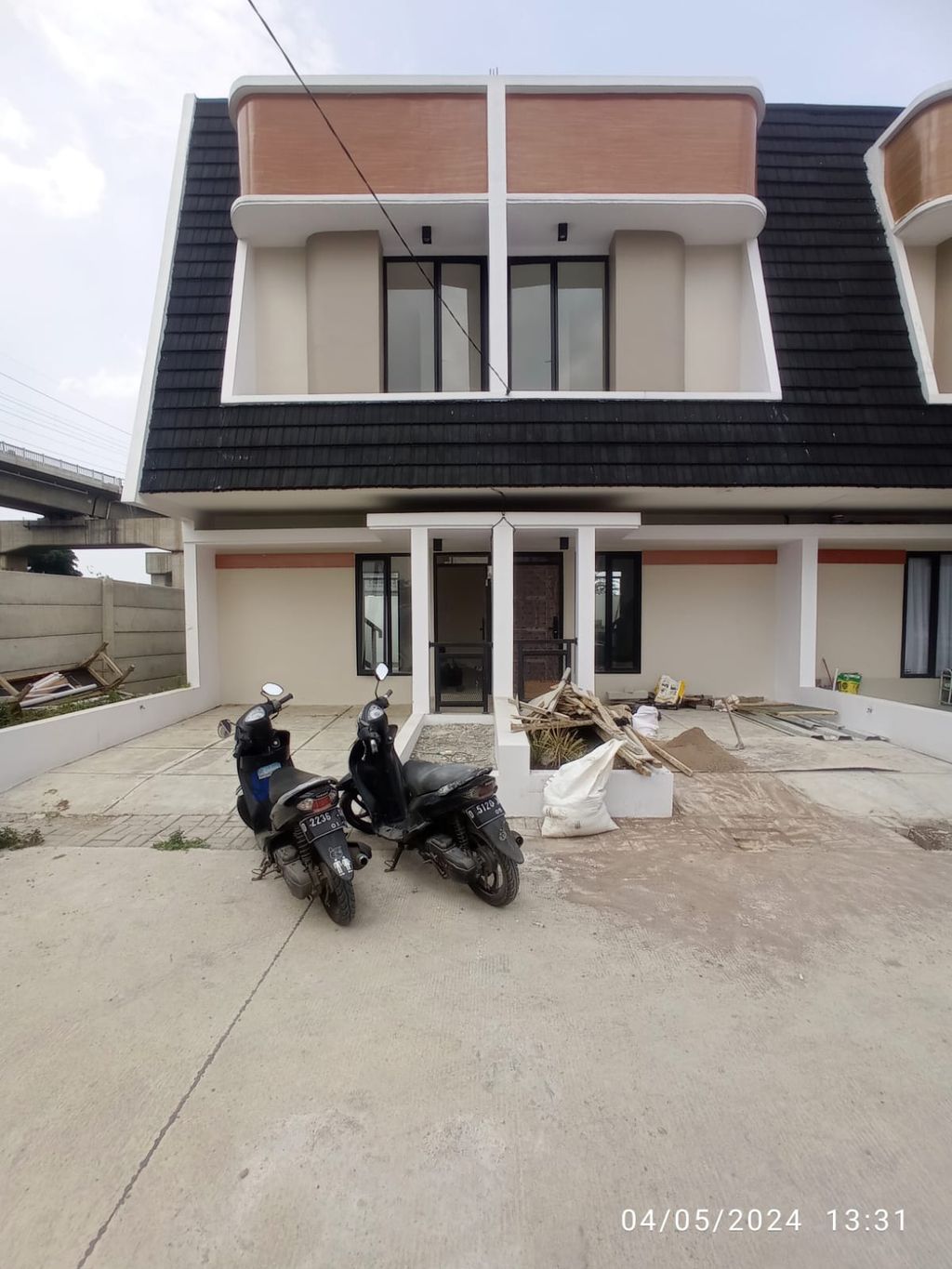 foto tampak rumah tipe 50 Compact 3KT (574) perumahan G-Land Ciwastra Park 2