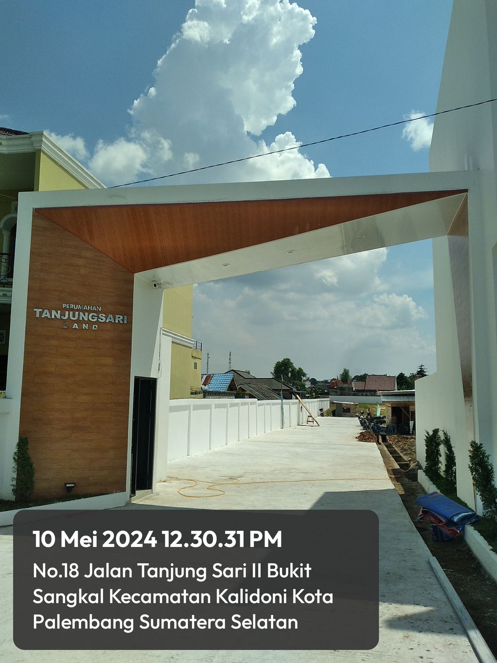 foto gerbang perumahan TANJUNGSARI LAND