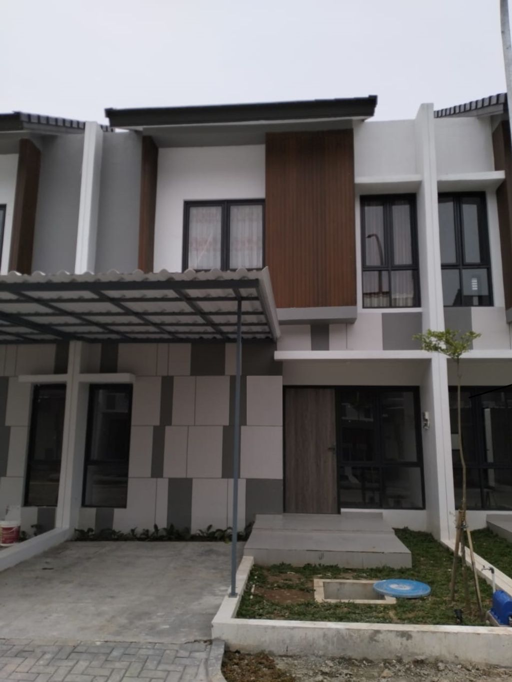 foto tampak rumah tipe SAPPHIRE perumahan GRAND ALMAS RESIDENCE