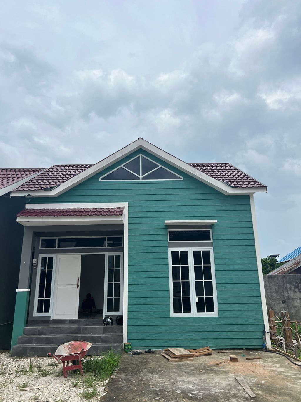 foto tampak rumah tipe ASHOKA KAV.63 perumahan Cluster Ashoka