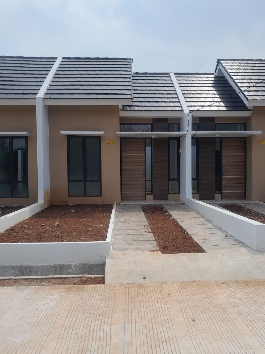 foto tampak rumah tipe CANELLA PLUS perumahan Grand Tamansari Residence 1