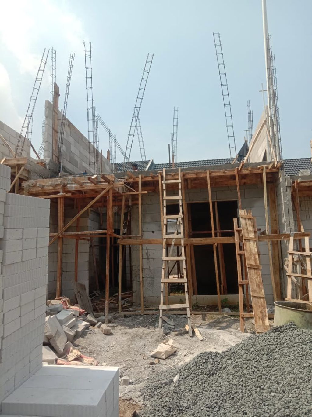 foto tampak rumah tipe 33 Mezanin Cayene (343) perumahan G-Land Padalarang Valley