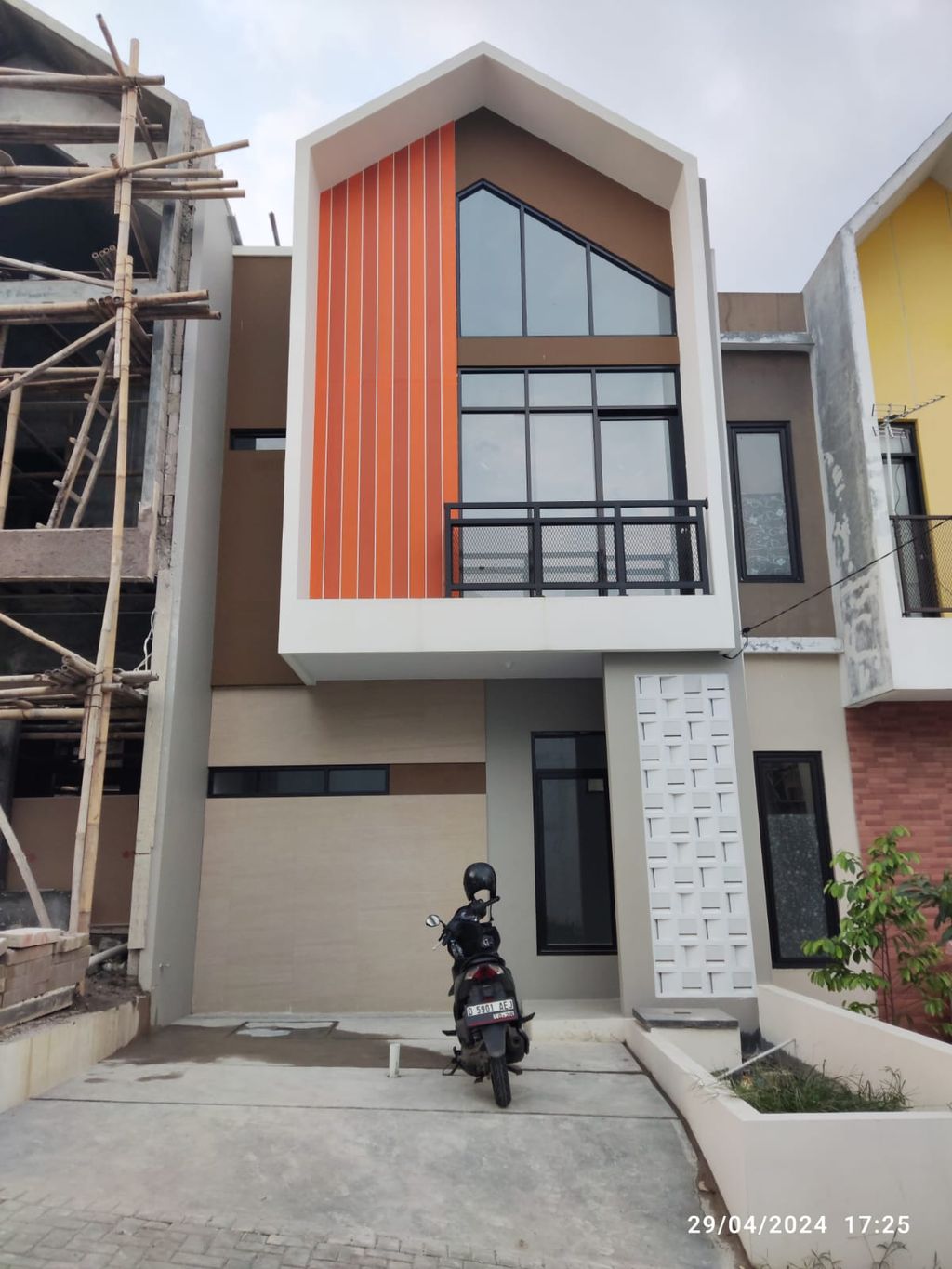 foto tampak rumah tipe 50 Compact 3KT (454) perumahan G-Land Katapang Residence 2