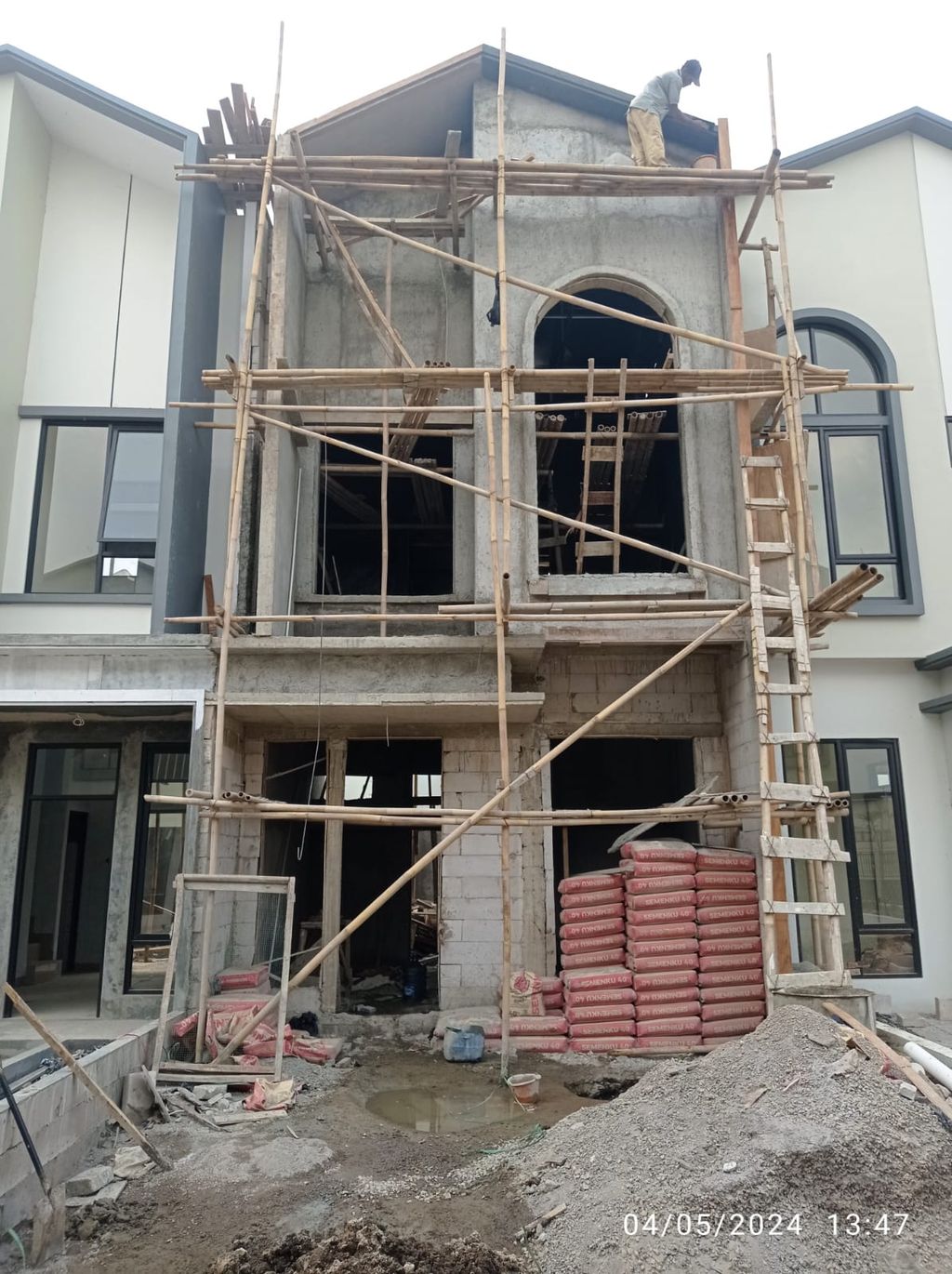 foto tampak rumah tipe 47 Compact High Ceiling 3KT (518) perumahan G-Land Ciwastra Park 2