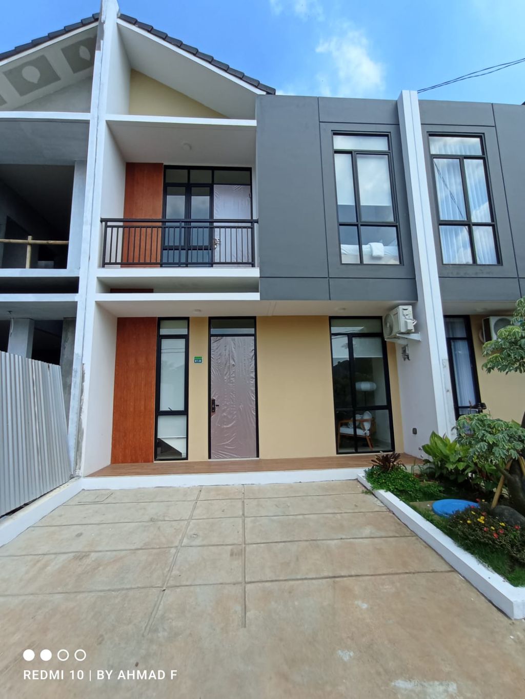foto tampak rumah tipe TULIP A perumahan SERPONG GARDEN 2
