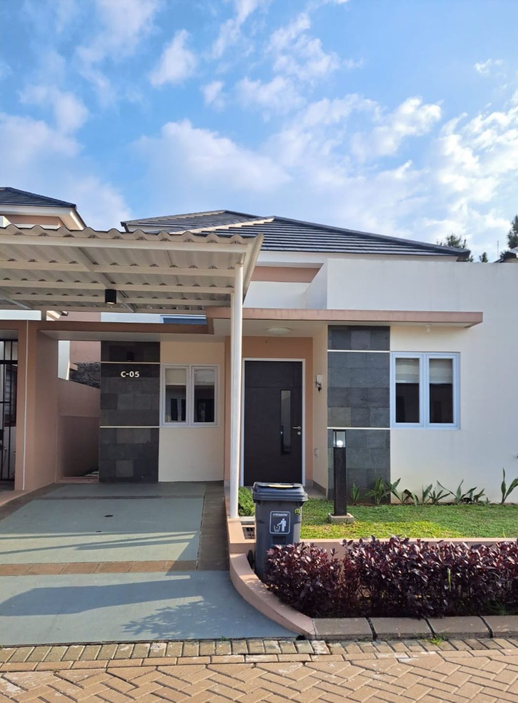 foto tampak rumah tipe 50/96 perumahan THE VILLAS Rukun Senior Living