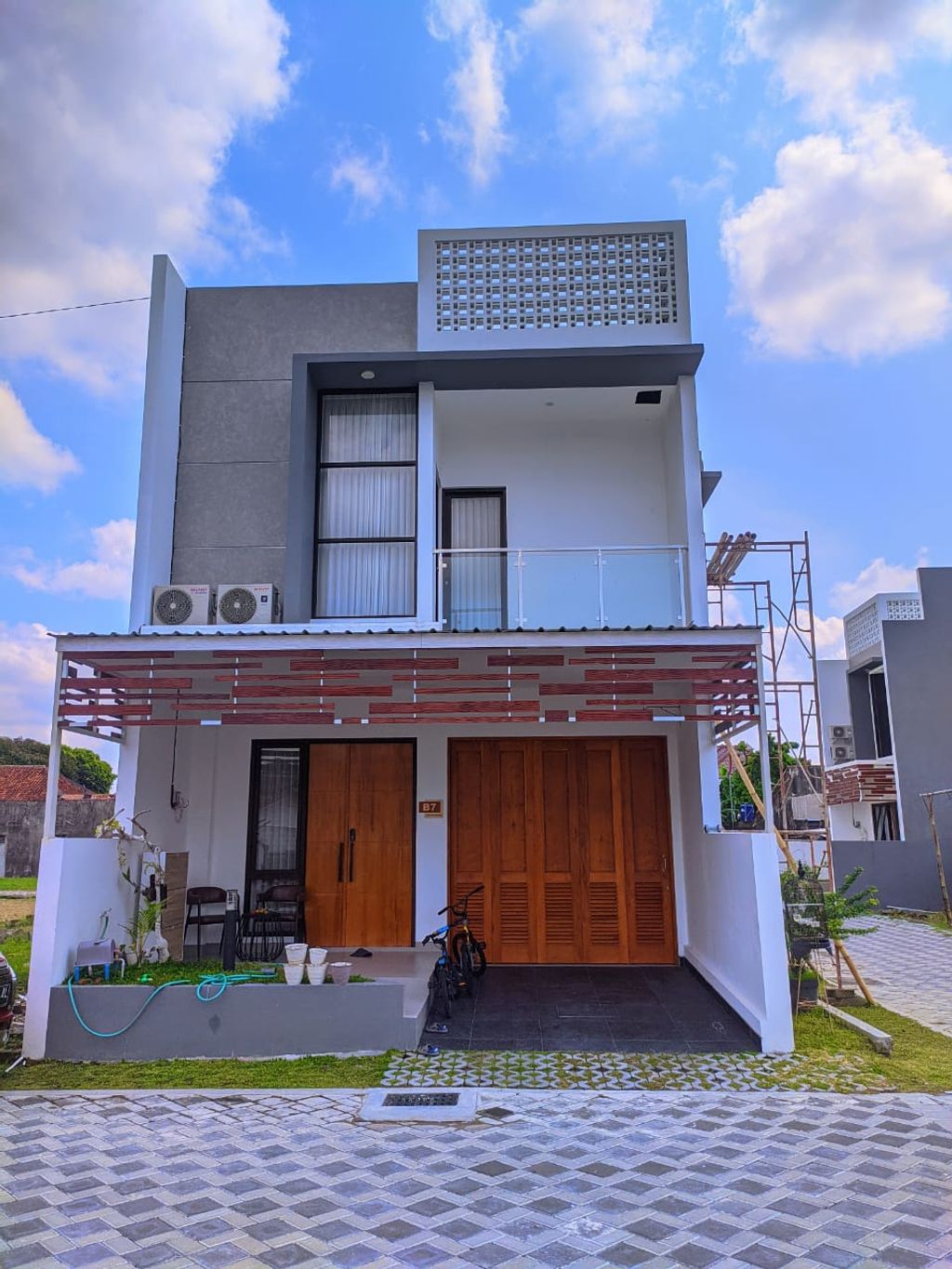 foto tampak rumah tipe MAHIRA - 73 perumahan Sahira Dharmawangsa