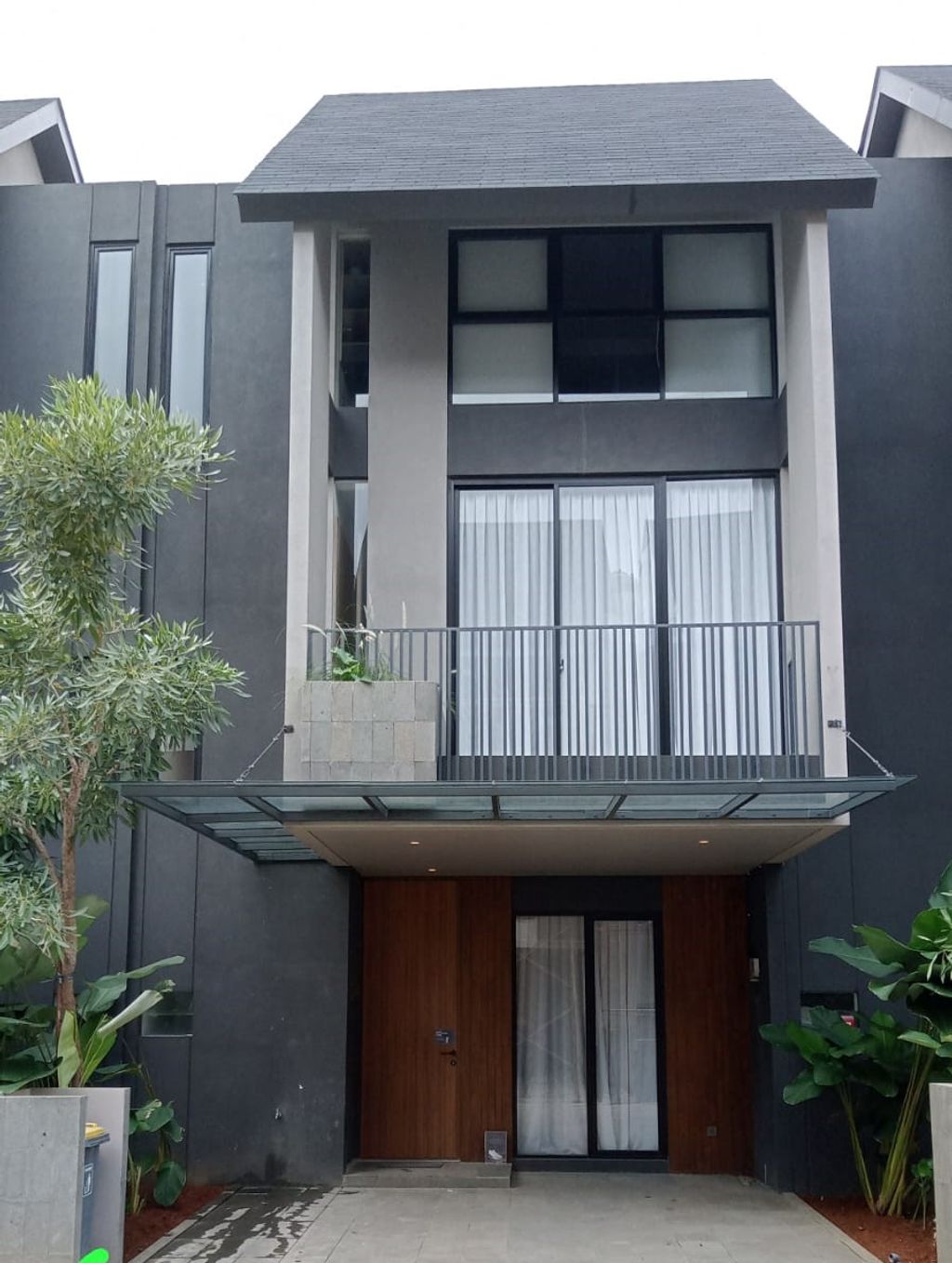 foto tampak rumah tipe 141/72 perumahan Cavana Javateak Land