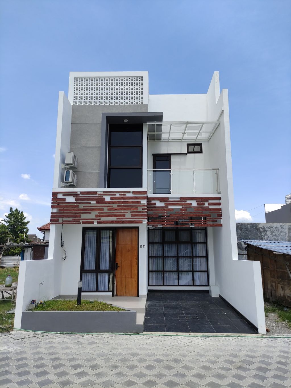 foto tampak rumah tipe VINARA - 66 perumahan Sahira Dharmawangsa
