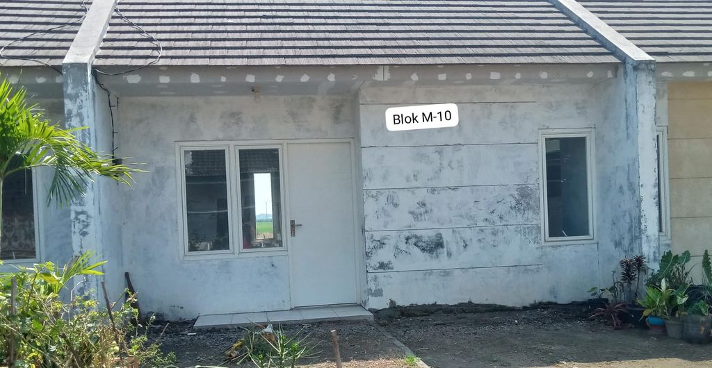 foto tampak rumah tipe 36 (M-10) perumahan Bumi Mojoasri