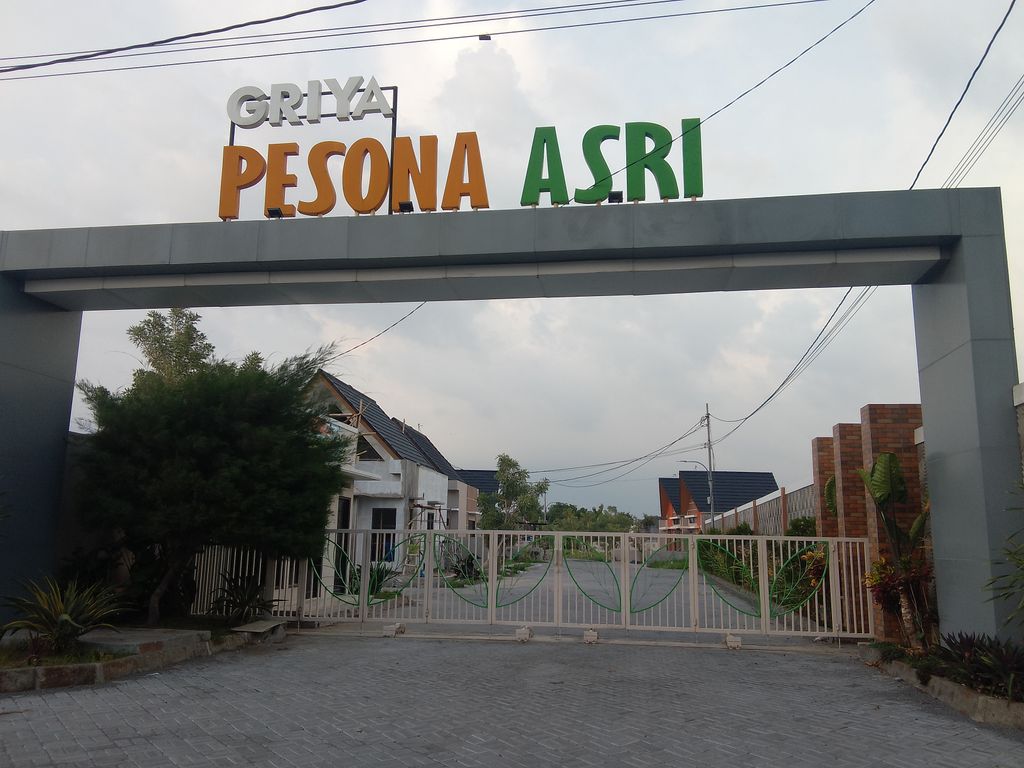 foto gerbang perumahan Pesona Asri