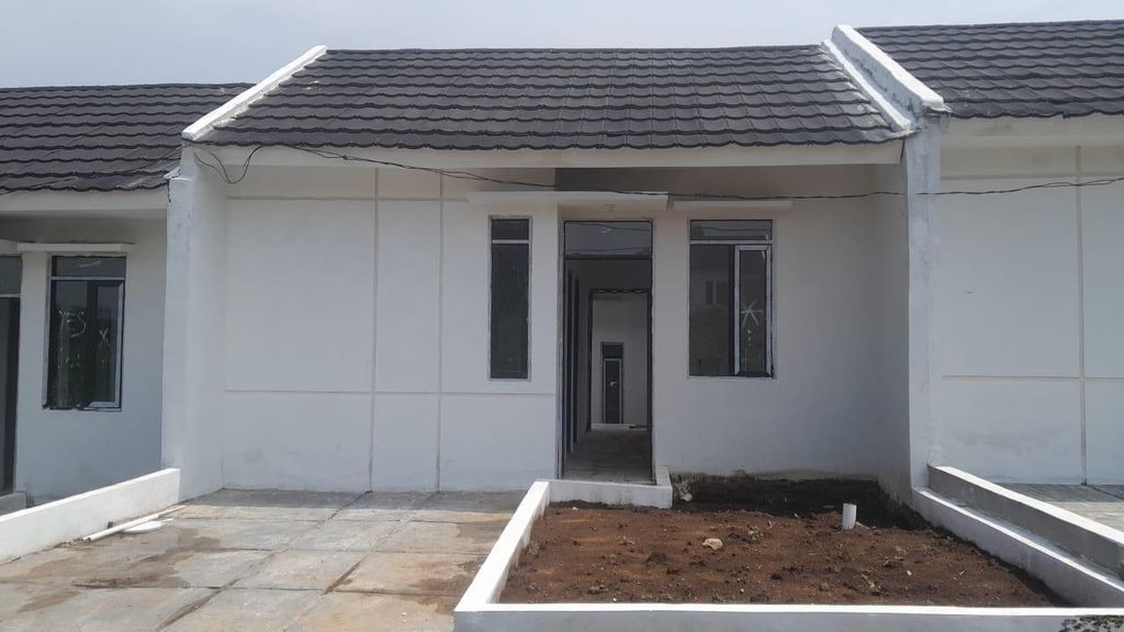 foto tampak rumah tipe 30 perumahan Kriya Maha Citra