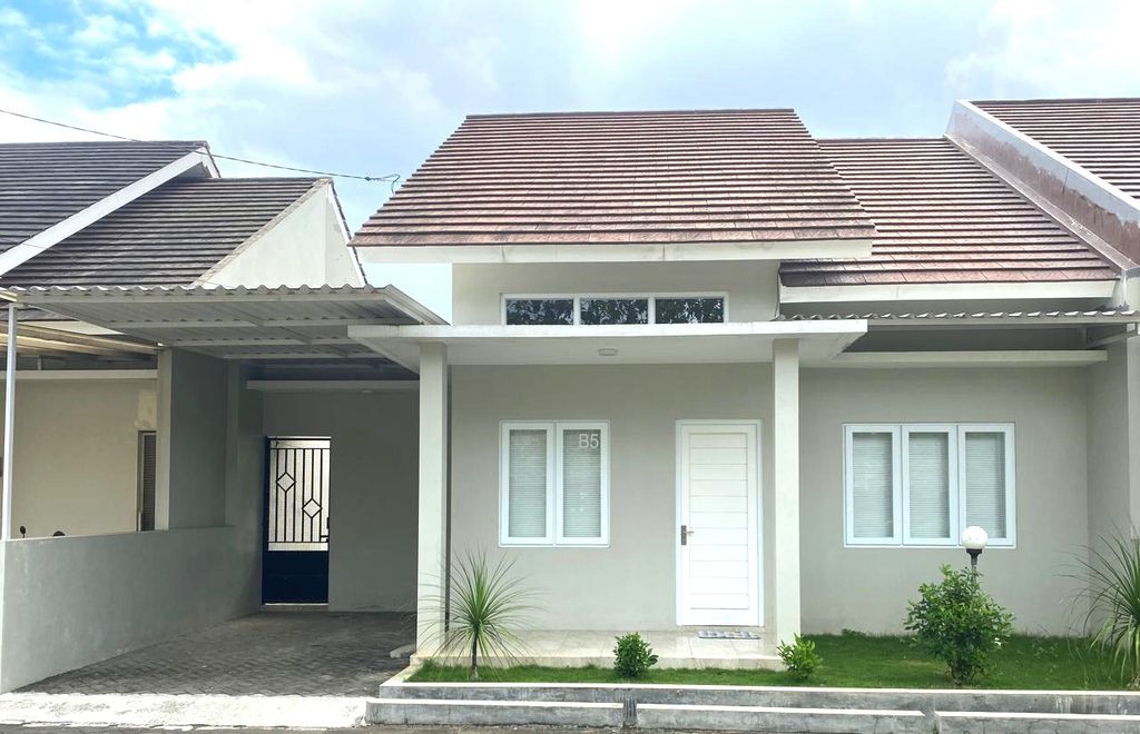 foto tampak rumah tipe 69/150 perumahan GRAND BUKIT SARI