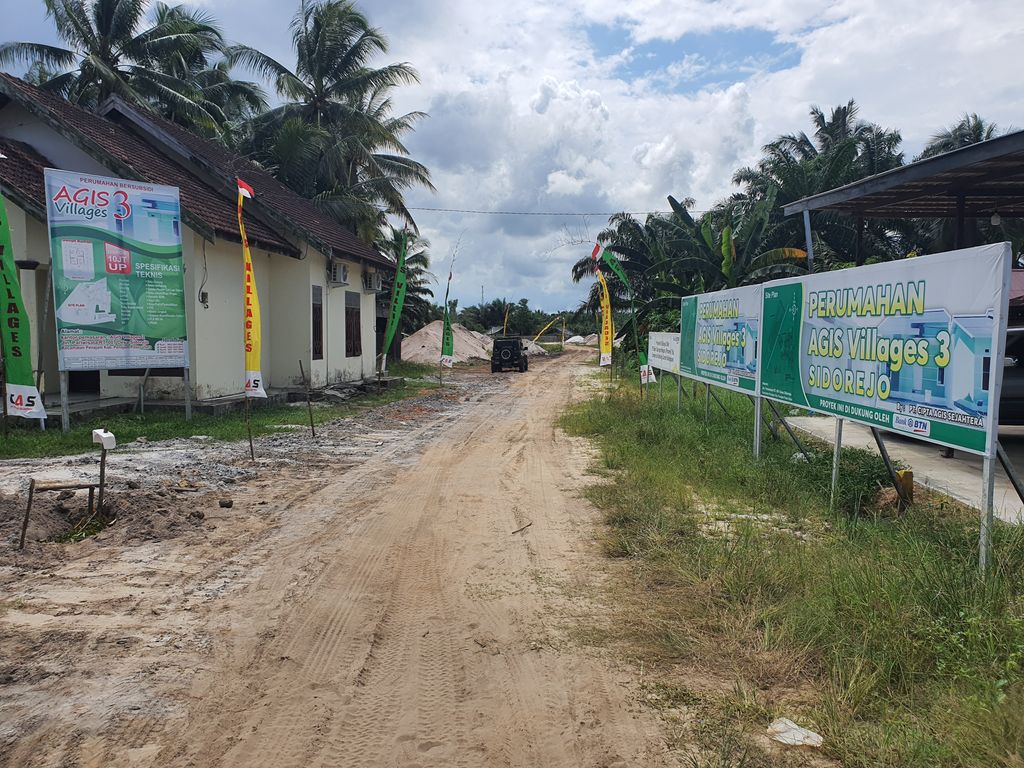 foto gerbang perumahan AGIS Villages 3