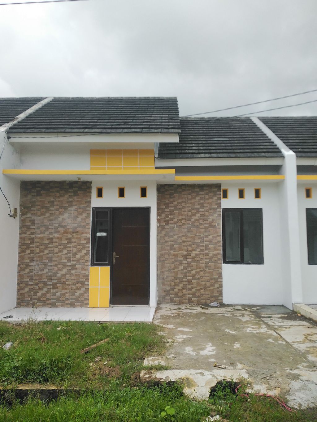 foto tampak rumah tipe 36/87 perumahan Sakura Green