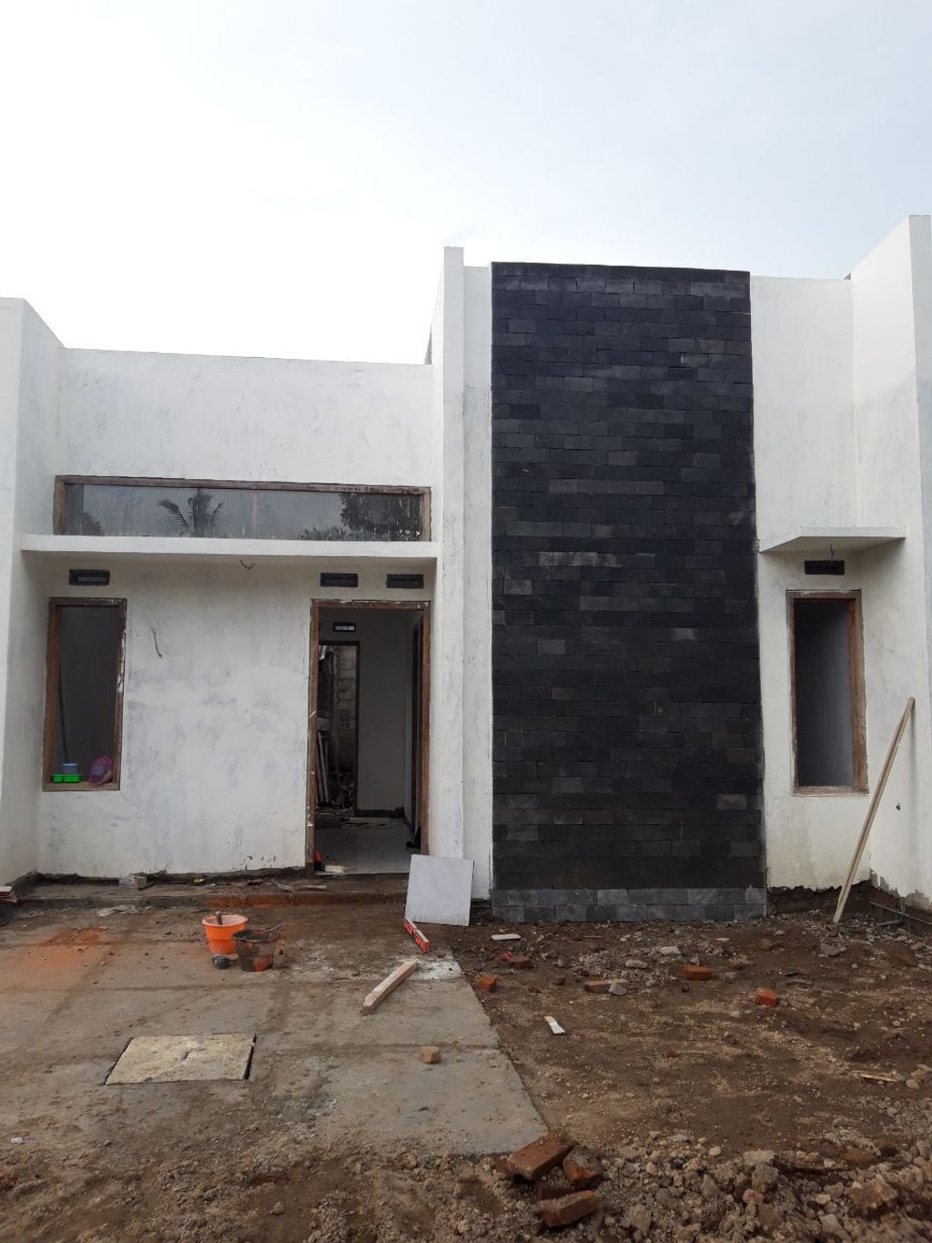 foto tampak rumah tipe 28 perumahan BMW KANIGORO