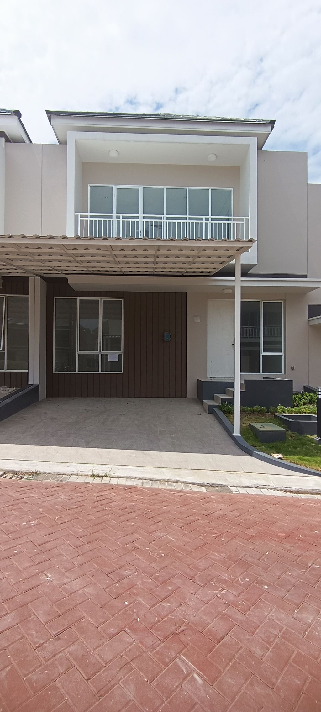 foto tampak rumah tipe PARAMOUNT VILLAGE SEMARANG perumahan PARAMOUNT VILLAGE SEMARANG