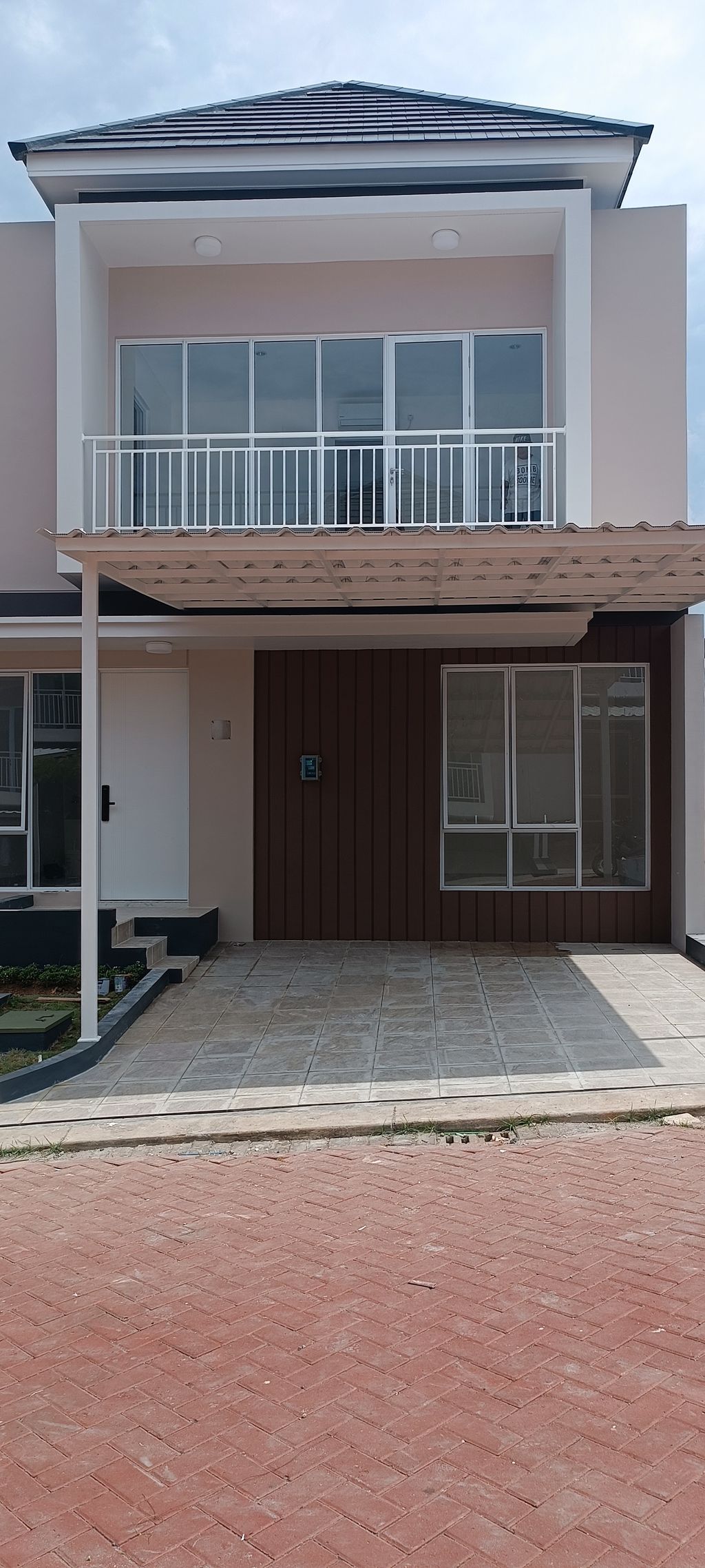 foto tampak rumah tipe PARAMOUNT VILLAGE SEMARANG perumahan PARAMOUNT VILLAGE SEMARANG