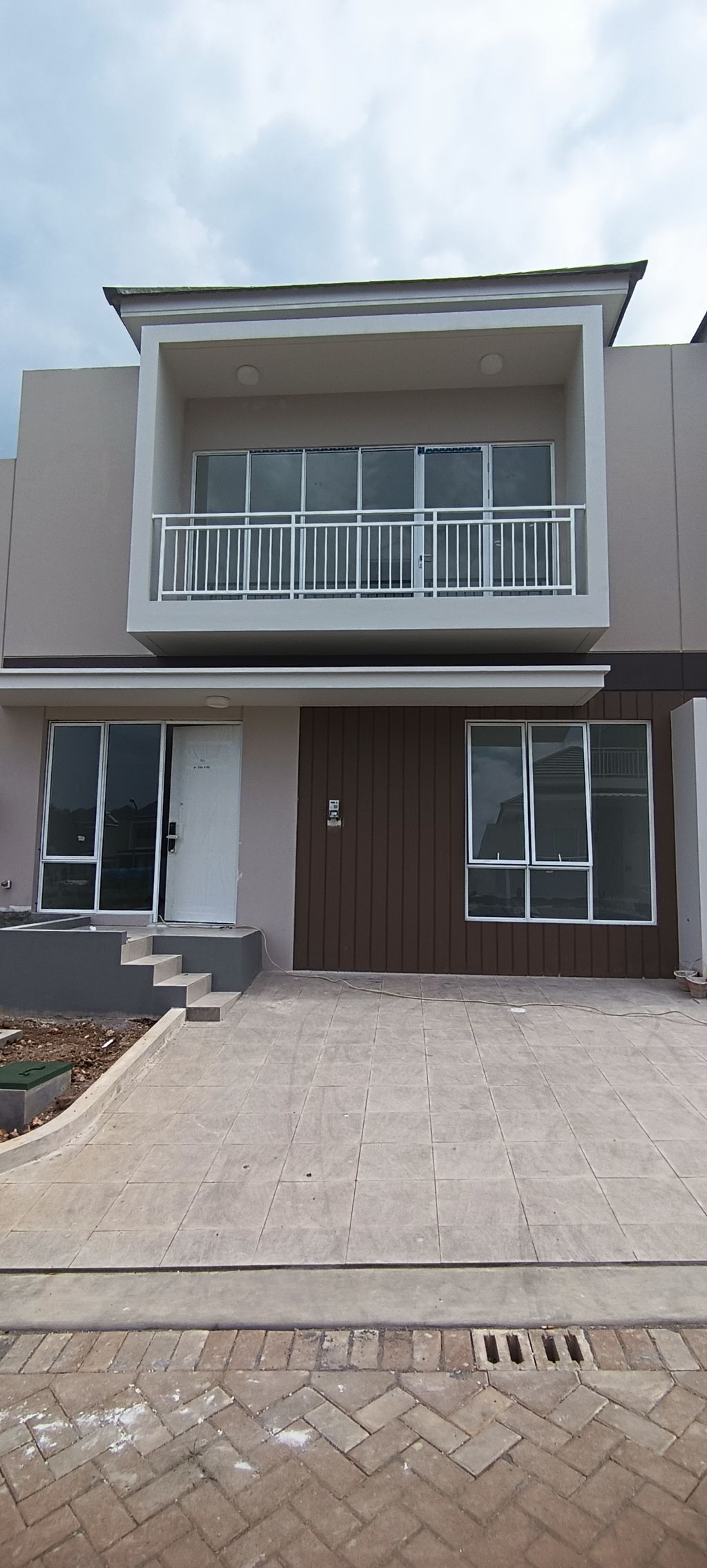 foto tampak rumah tipe PARAMOUNT VILLAGE perumahan PARAMOUNT VILLAGE SEMARANG