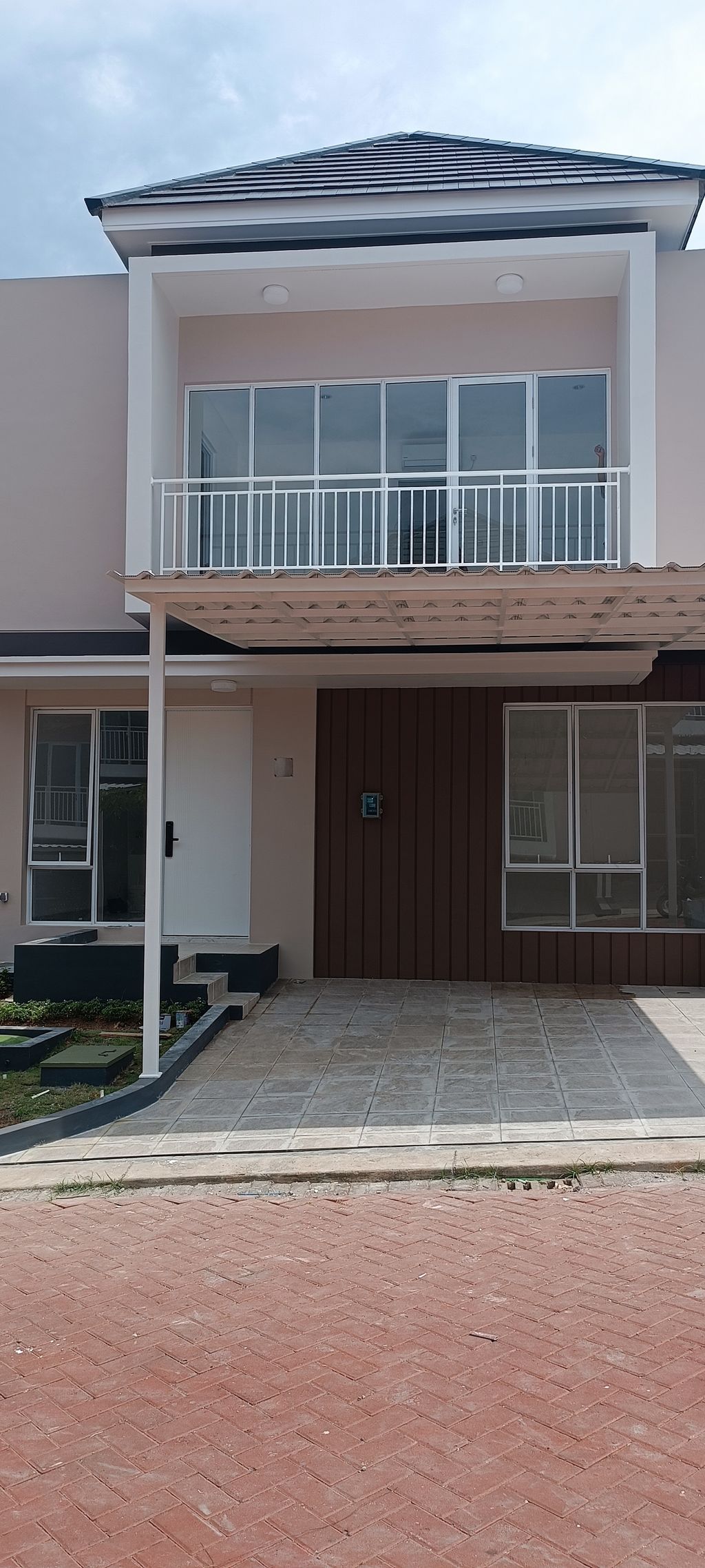 foto tampak rumah tipe PARAMOUNT VILLAGE perumahan PARAMOUNT VILLAGE SEMARANG