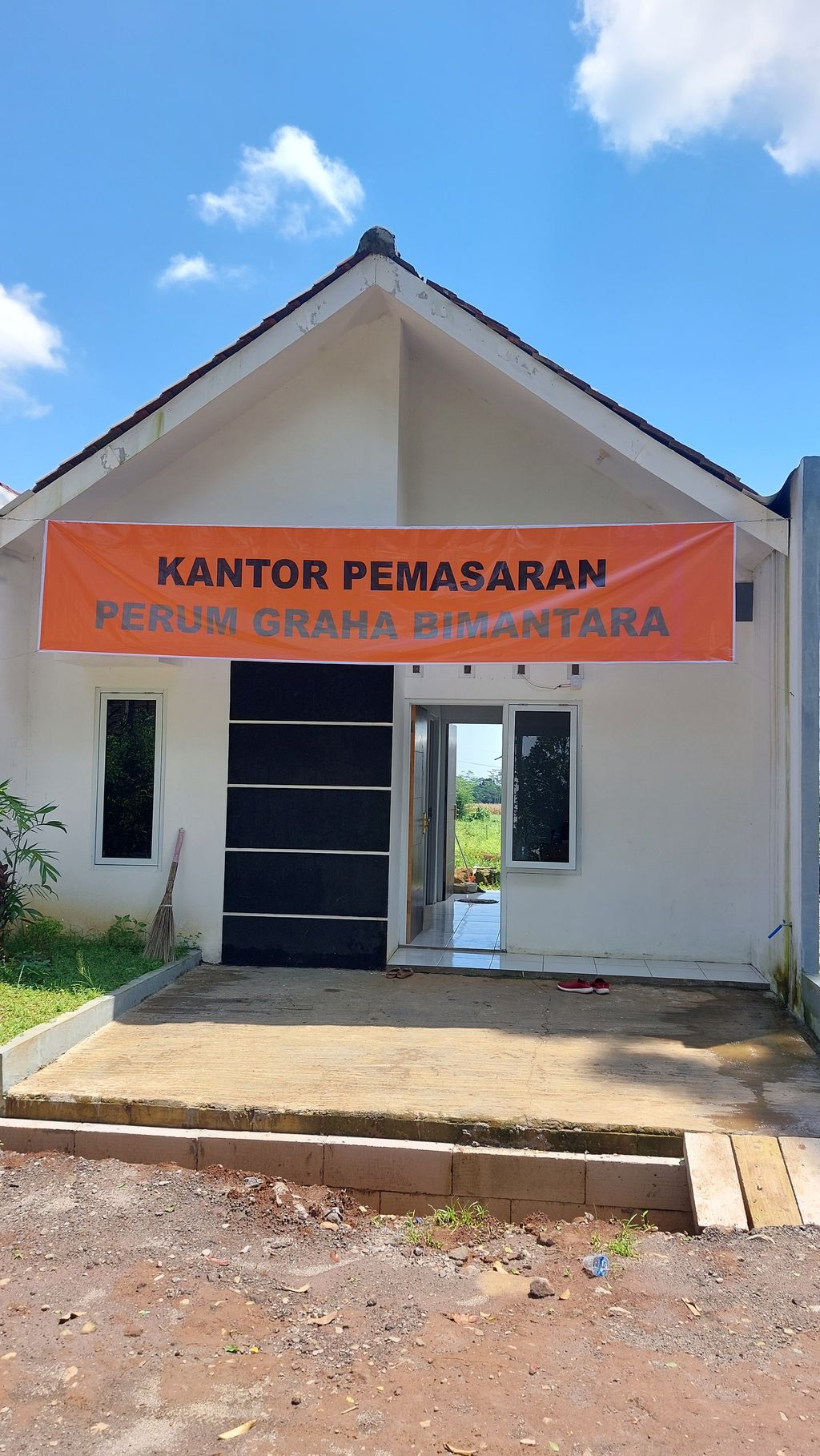 foto contoh rumah perumahan GRAHA BIMANTARA