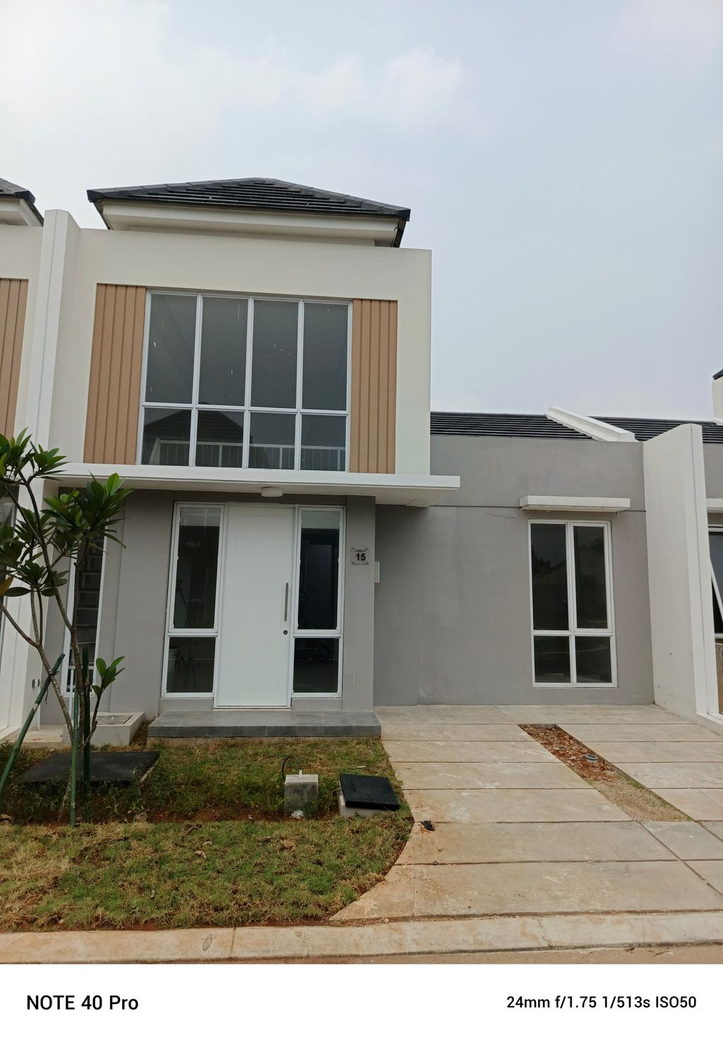 foto tampak rumah tipe CANNA 12/15 perumahan PARAMOUNT PETALS TAHAP 1