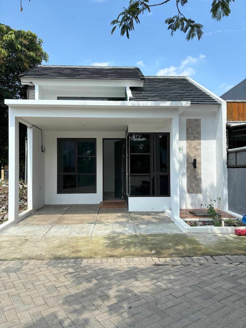 foto tampak rumah tipe GRIYA T48 perumahan Griya Karawaci