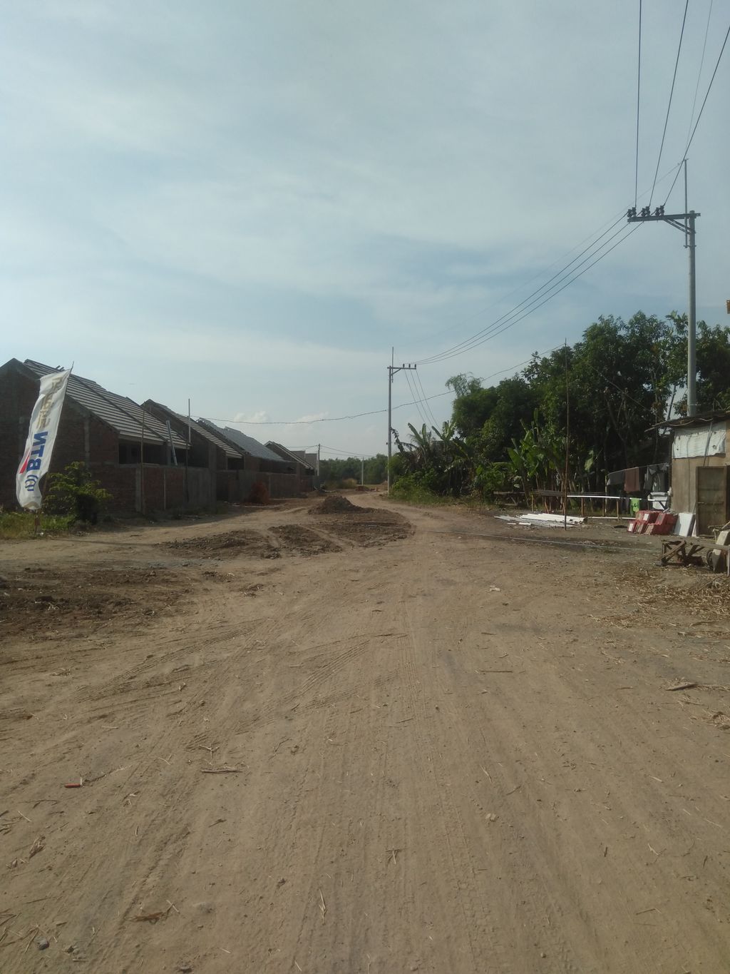 foto posisi tengah perumahan PERUMAHAN CENDANI LIVING