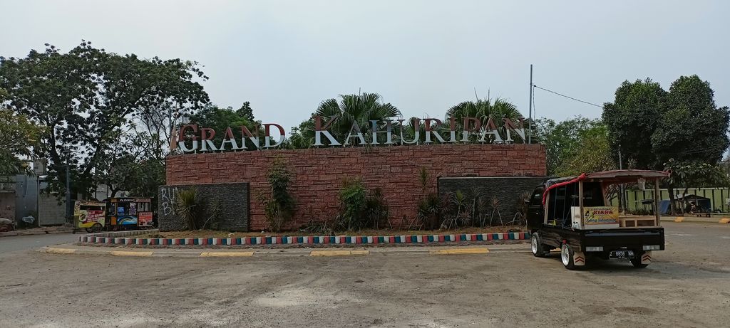 foto gerbang perumahan GRAND KAHURIPAN