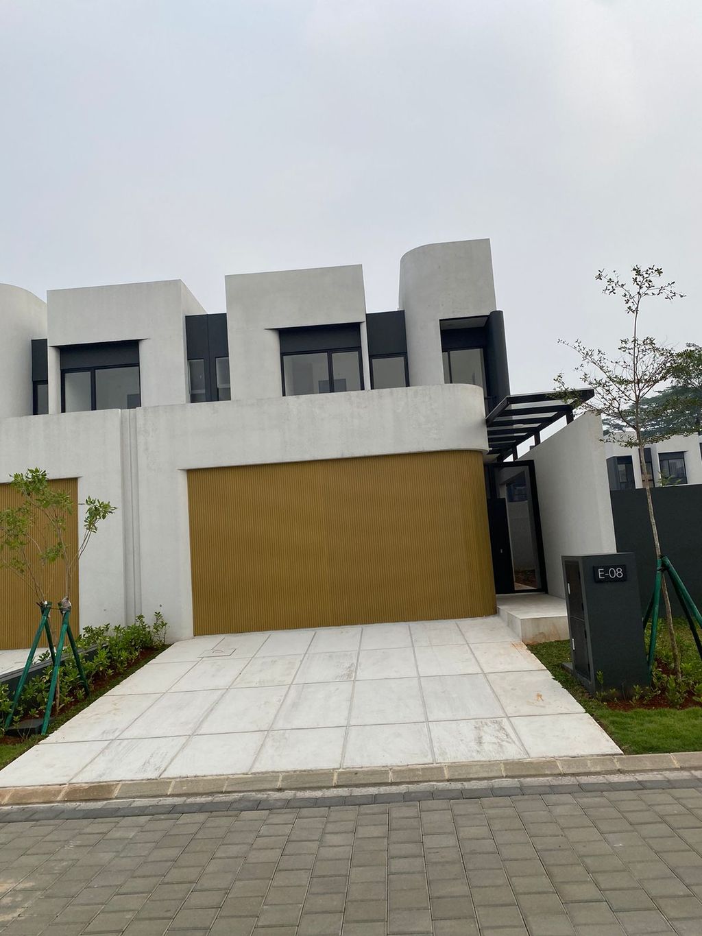 foto tampak rumah tipe TILIA E-008 perumahan Shila At Sawangan