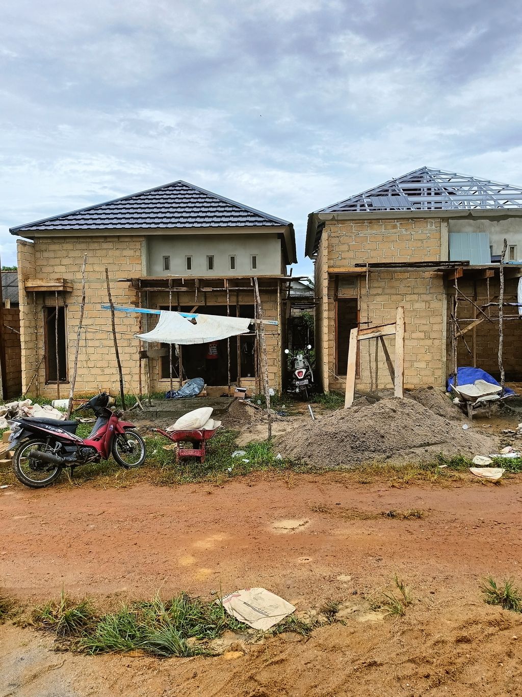 foto posisi tengah perumahan PERUMAHAN PONDOK INDAH 9