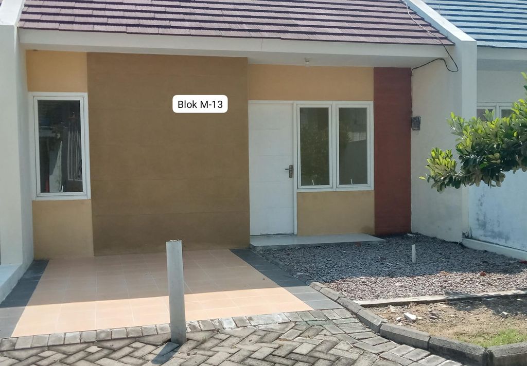 foto tampak rumah tipe 36 (M-13) perumahan Bumi Mojoasri