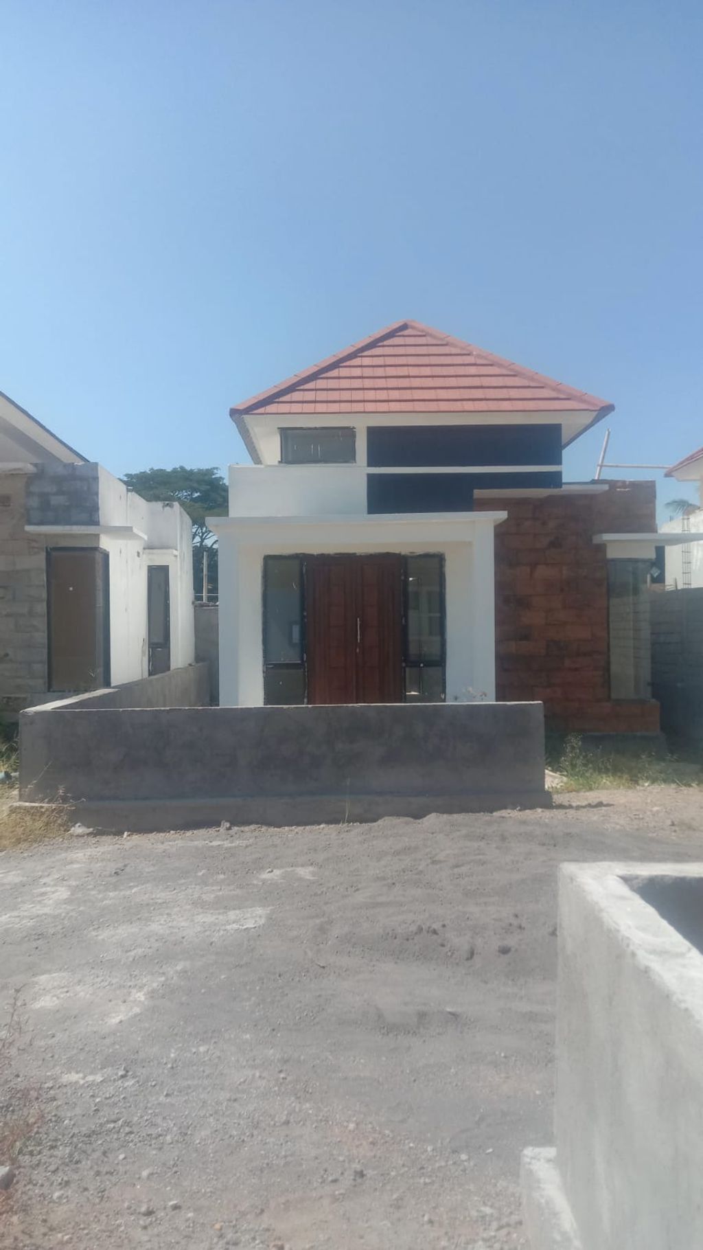 foto contoh rumah perumahan RESIDENZA AURA LABUAN T