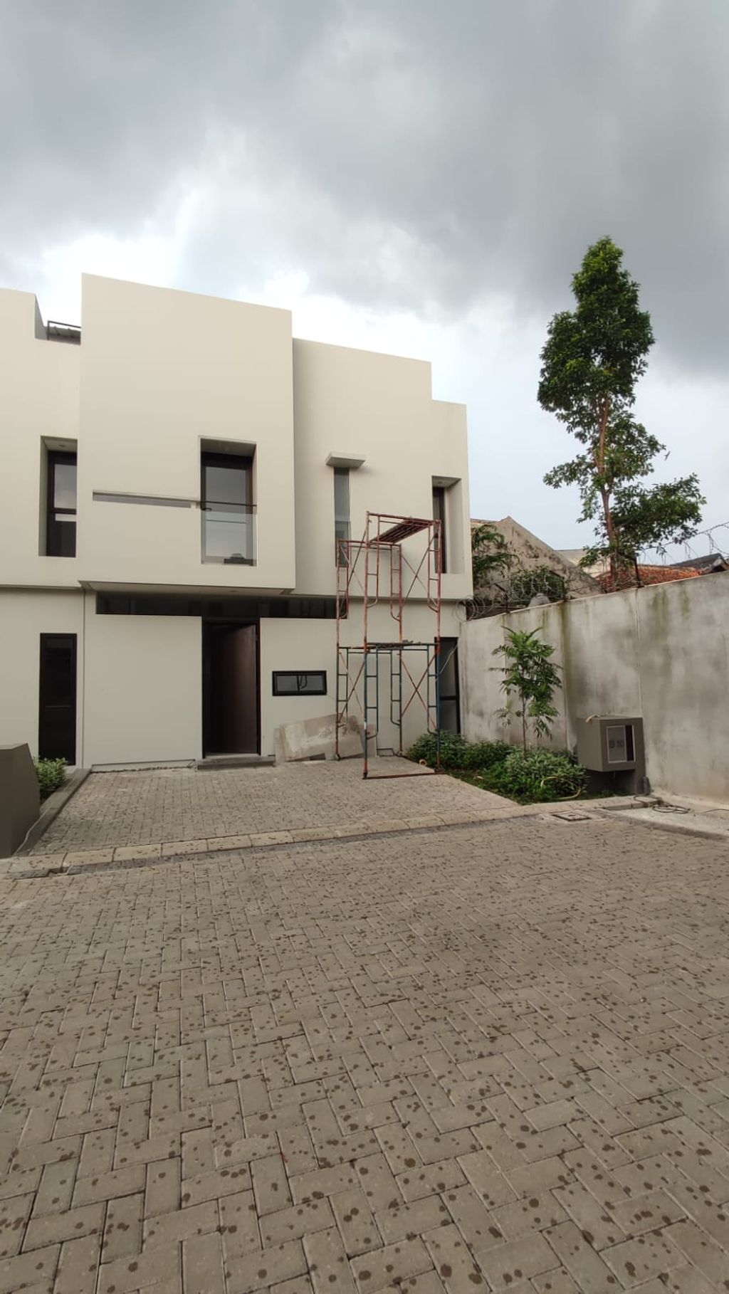 foto tampak rumah tipe blok D no 10 perumahan STELLAR