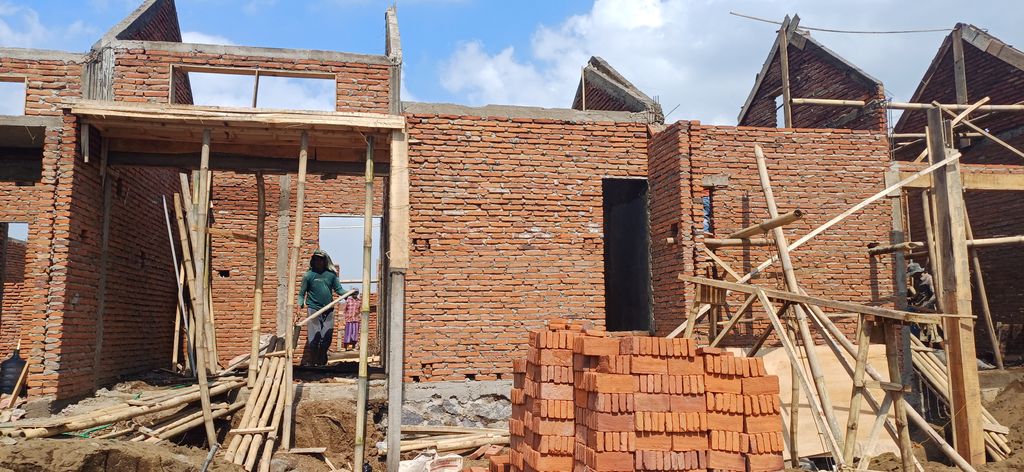 foto contoh rumah perumahan GRAND KENCANA MALANG 3