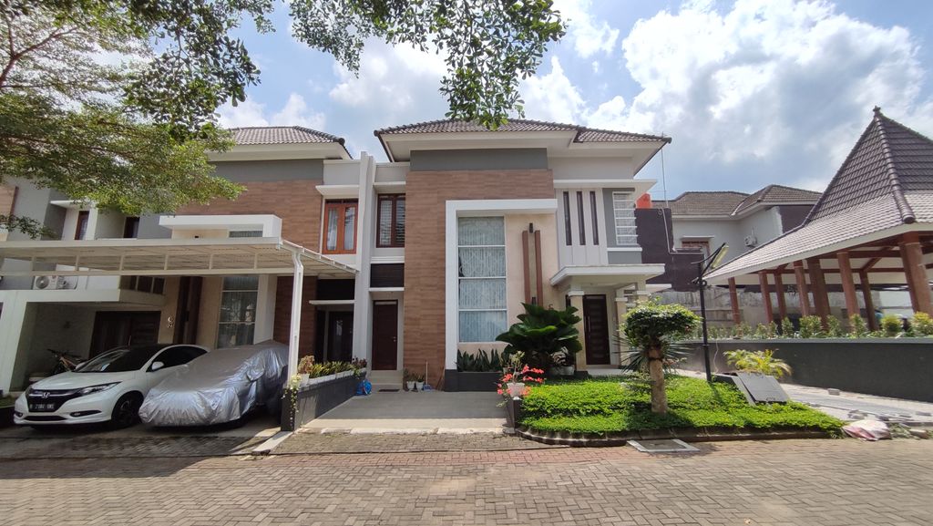 foto tampak rumah tipe 100 perumahan GRAND TLOGOADI