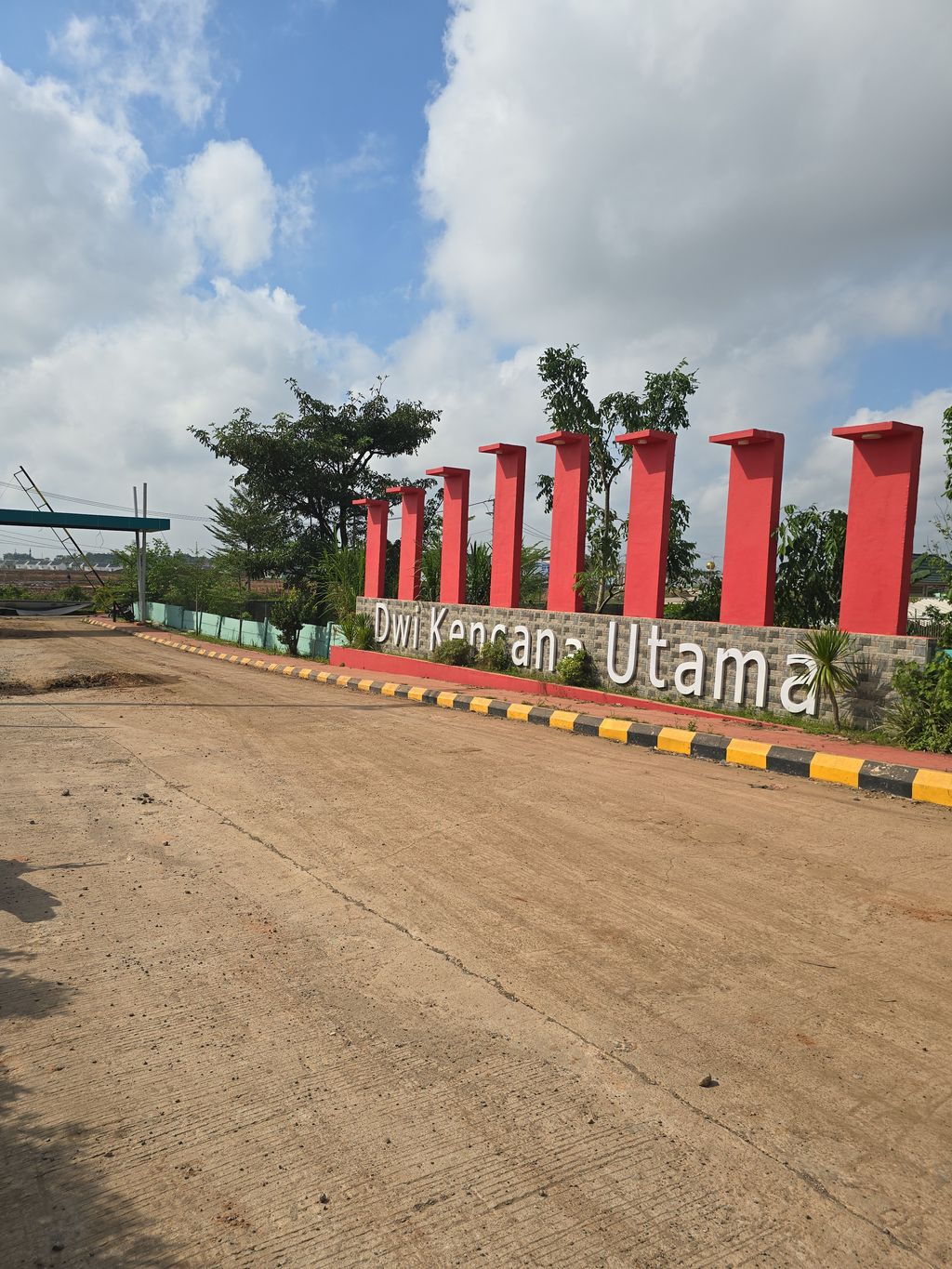 foto gerbang perumahan DWI KENCANA UTAMA TAHAP 4