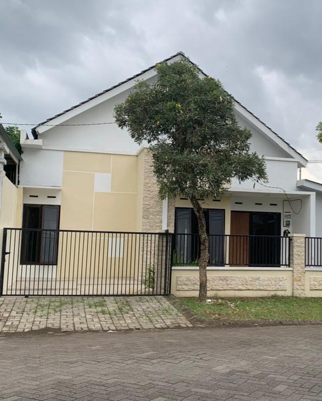 foto contoh rumah perumahan QUEEN GARDENIA BOULEVARD