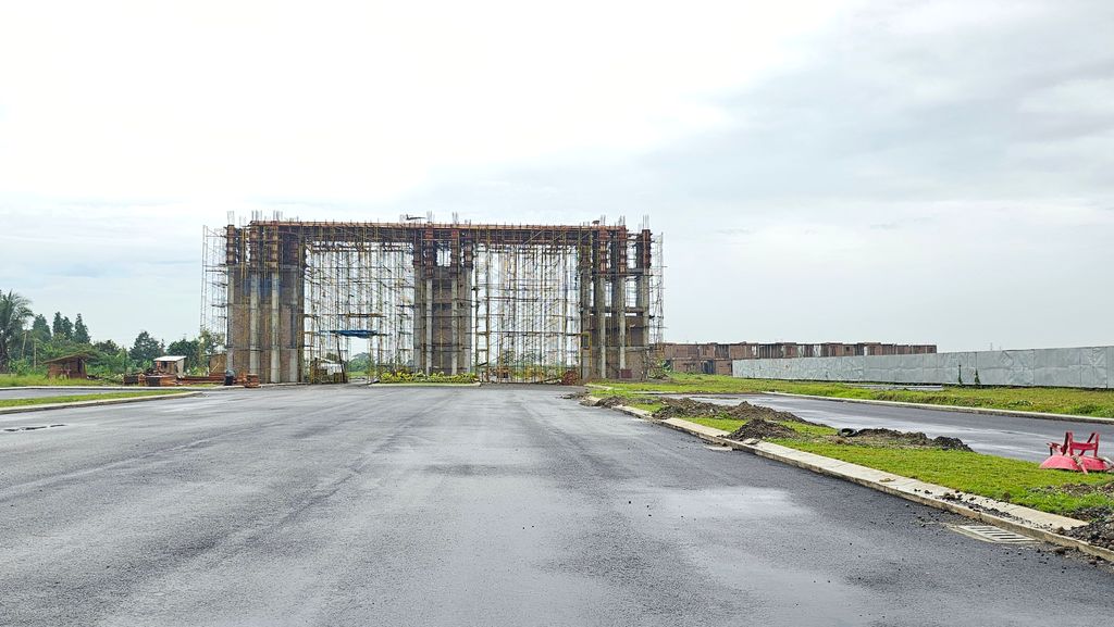 foto gerbang perumahan CITRALAND TANJUNG MORAWA