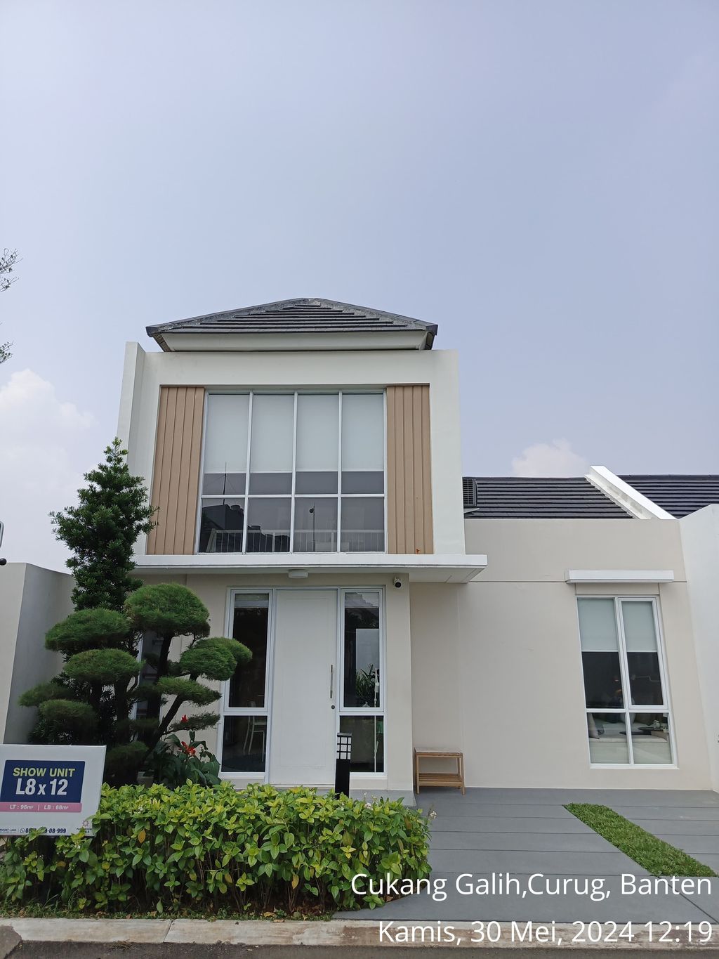 foto tampak rumah tipe ASTER 10/01 perumahan PARAMOUNT PETALS TAHAP 1