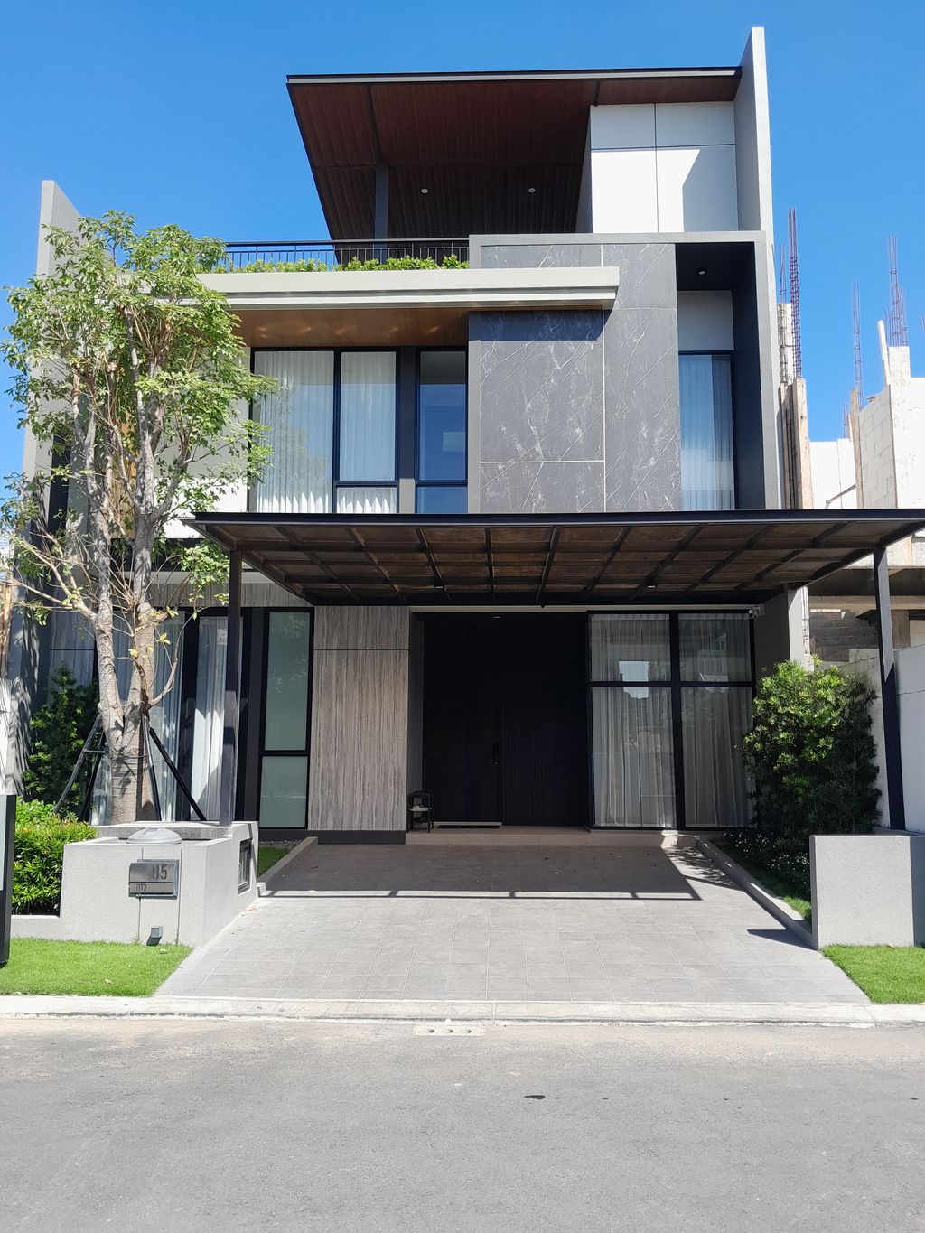 foto contoh rumah perumahan D9 CITRALAND SURABAYA