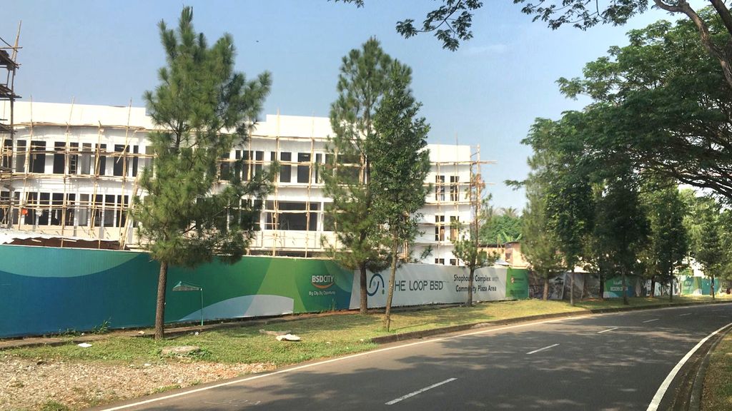 foto gerbang perumahan Ruko The Loop