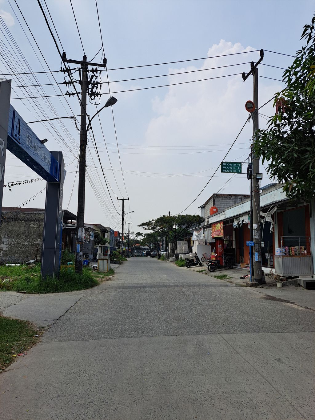 foto gerbang perumahan MEGA Regency M15