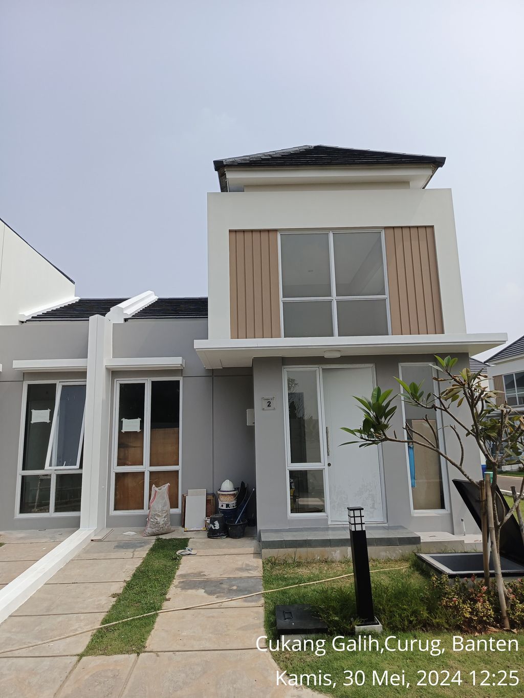 foto tampak rumah tipe CANNA 18C/02 perumahan PARAMOUNT PETALS TAHAP 1