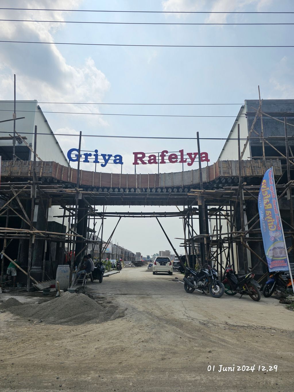 foto gerbang perumahan PERUMAHAN GRIYA RAFELYA