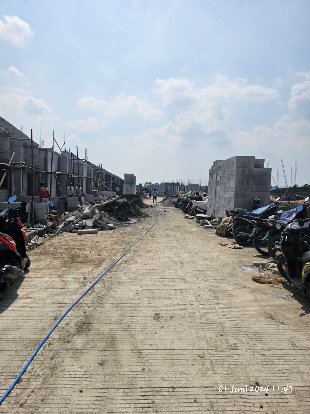 foto posisi tengah perumahan PERUMAHAN GRIYA RAFELYA