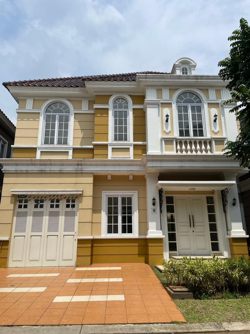 foto tampak rumah tipe CENDANA/09 perumahan MENTENG VILLAGE