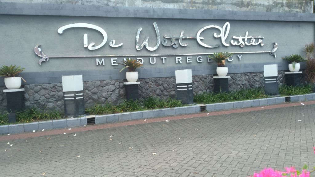 foto gerbang perumahan MENDUT REGENCY